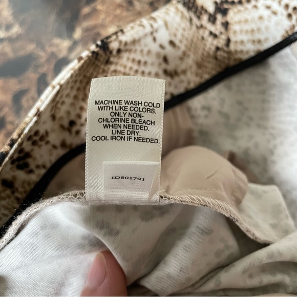 White House Black Market Snake Print Tapered Ankle City Pants Size 6 R - Picture 10 of 11